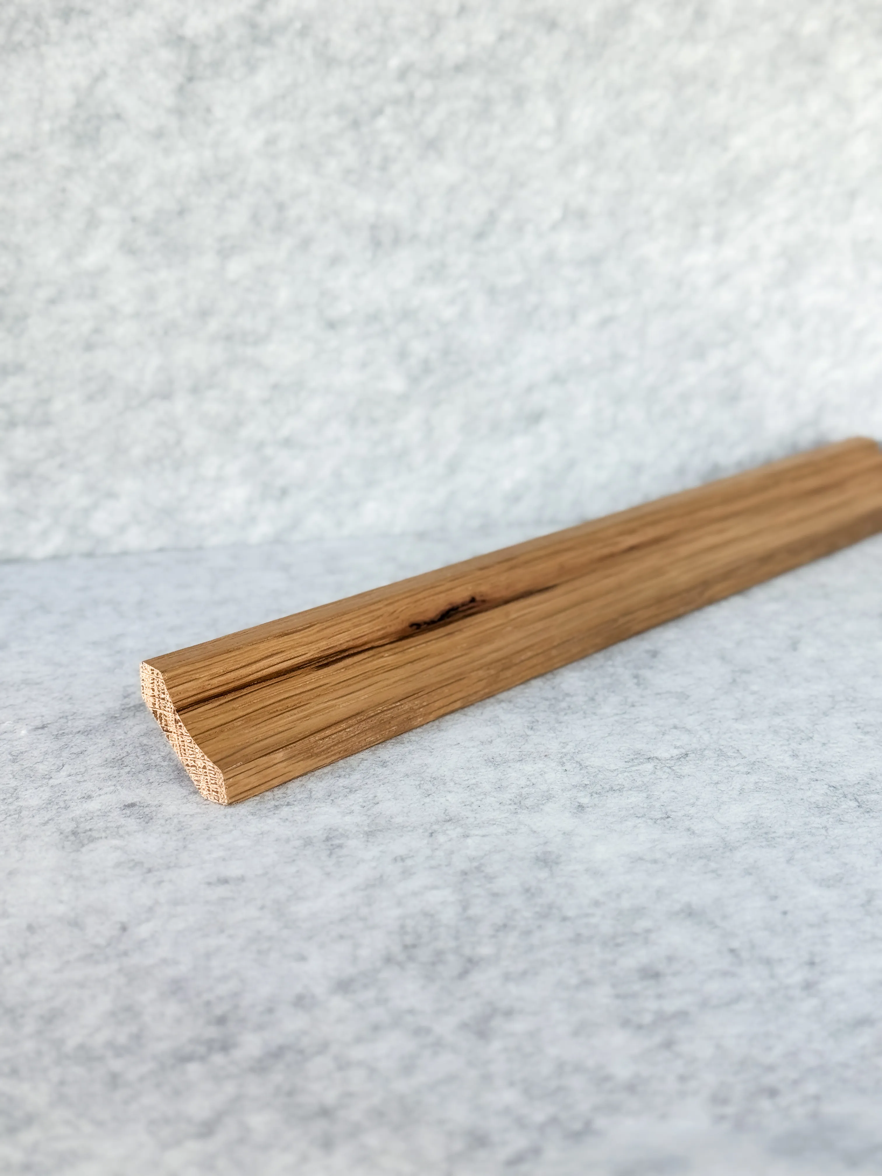 Eiche 30x30 mm Hohlkehlleiste mit Ästen und Splint 