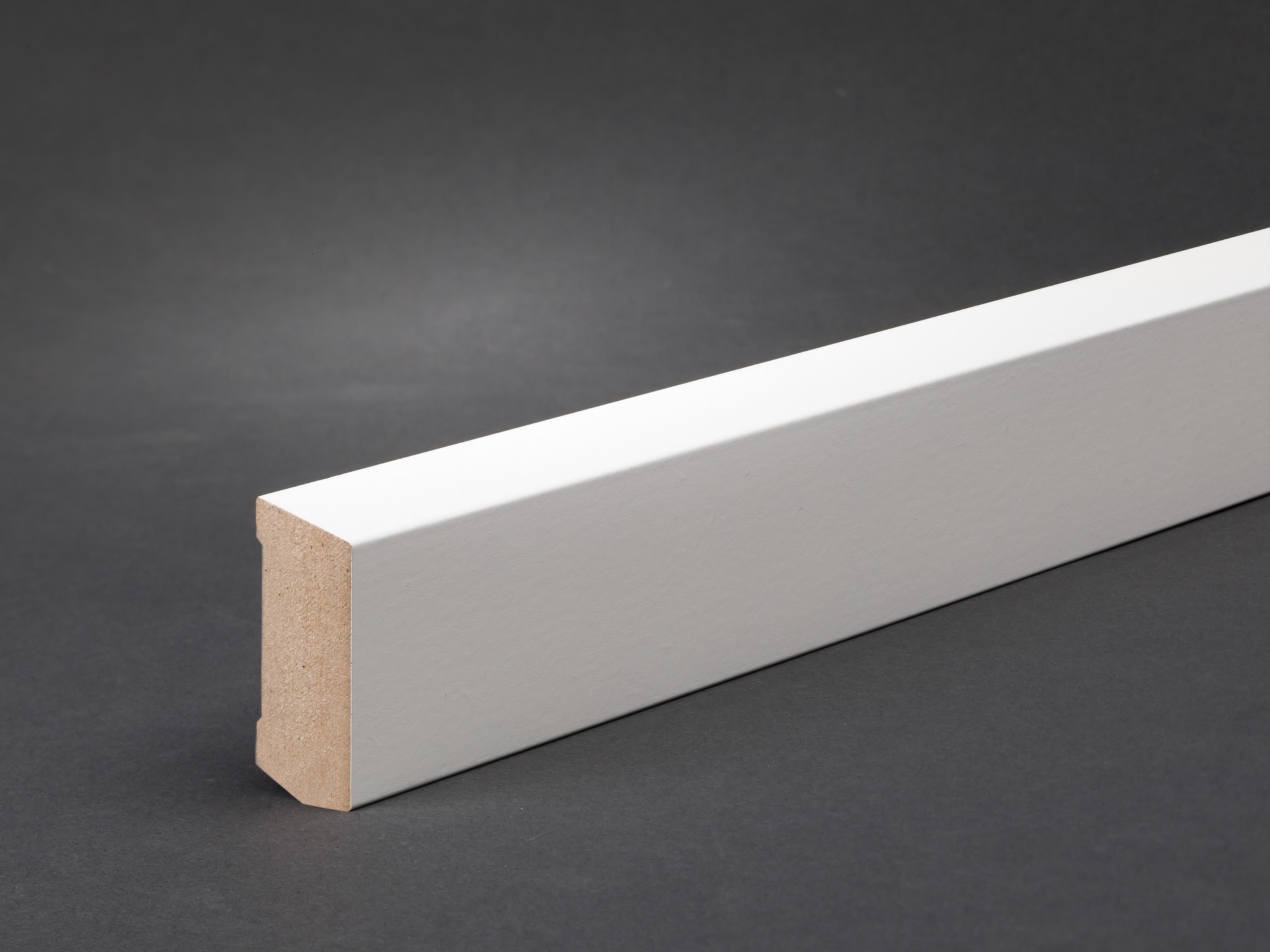 MDF 40x16x2400 mm Oberkante abgeschrägt (ohne Folie)