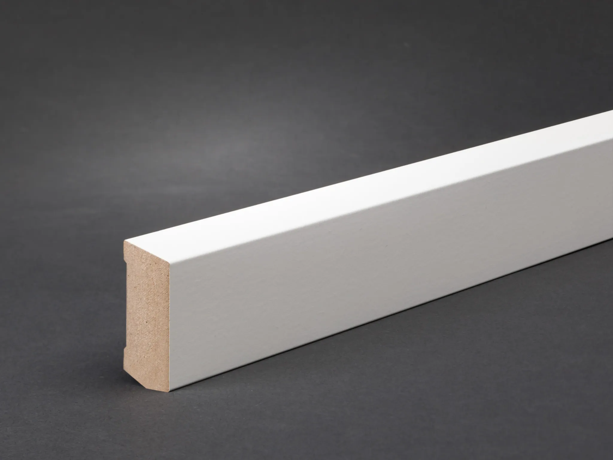 MDF 40x16x2400 mm Oberkante abgeschrägt (ohne Folie)