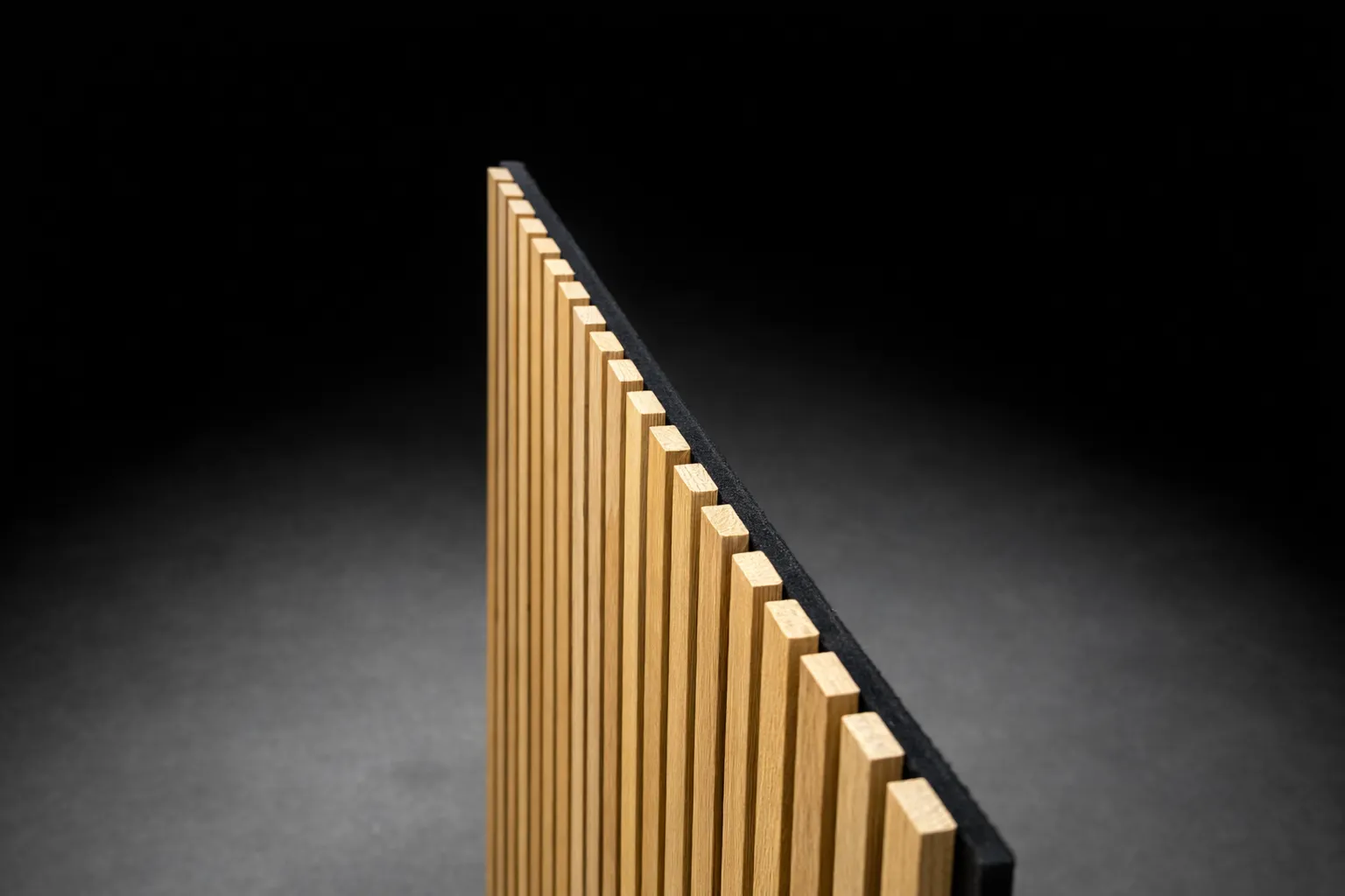 Akustikpaneel Wildeiche 2370 x 625 mm lackiert - Vlies schwarz 