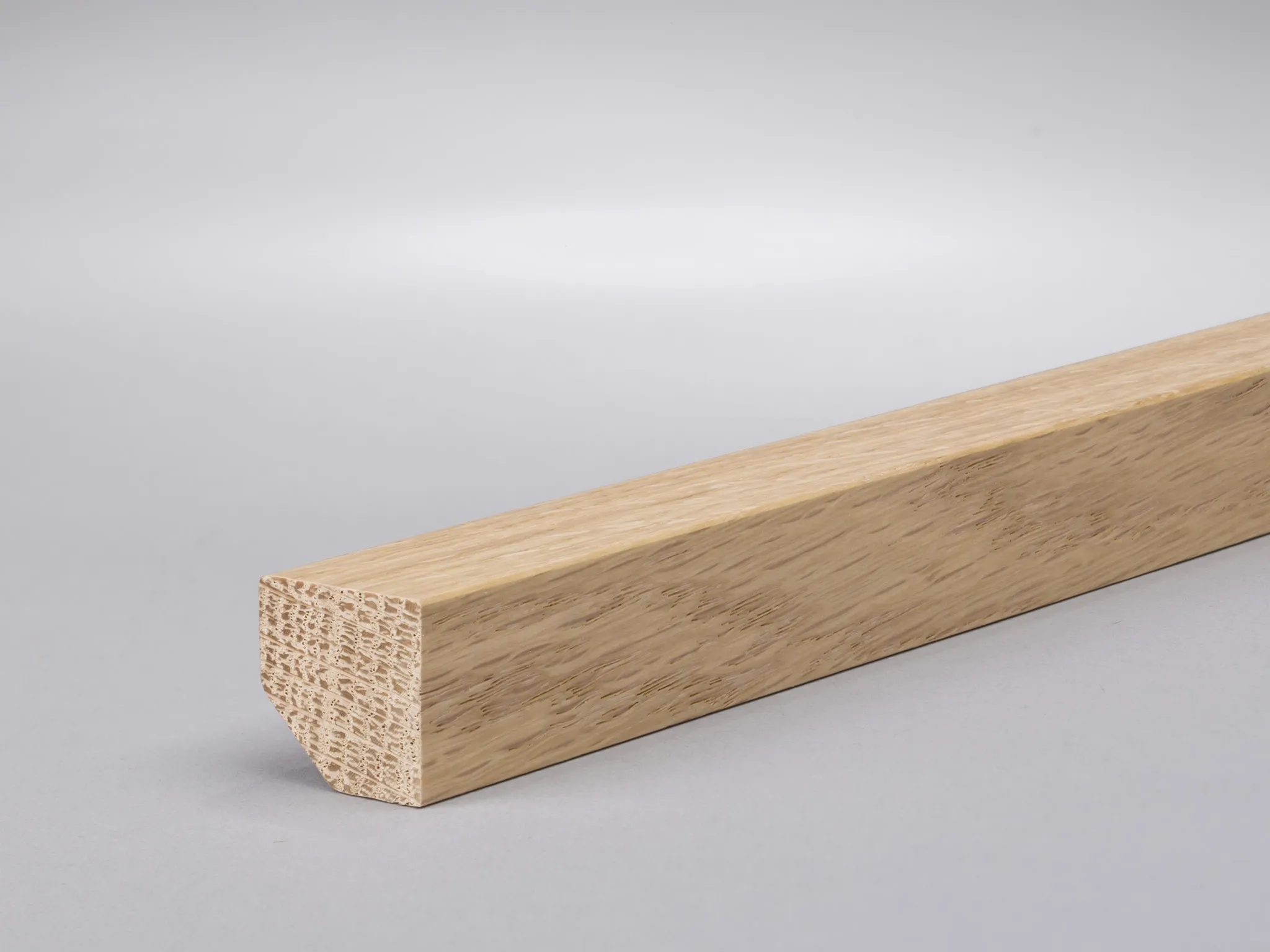 Eiche 18x18 mm Oberkante gerade