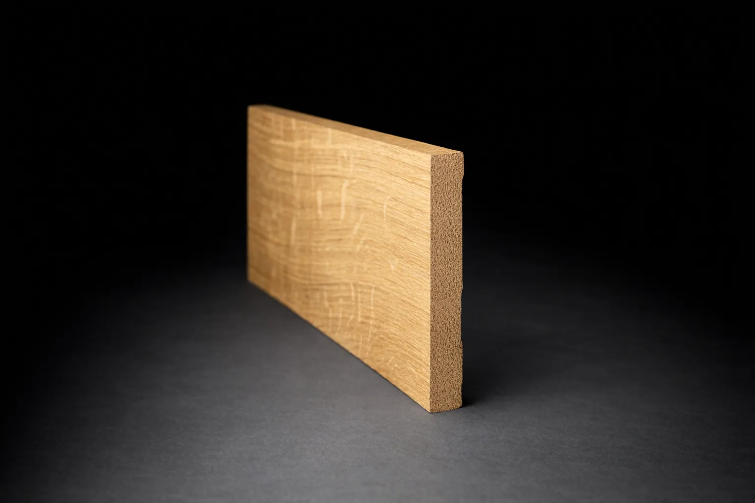 Wildeiche Sockelleiste OK gerade R = 2 mm 80/13 lackiert